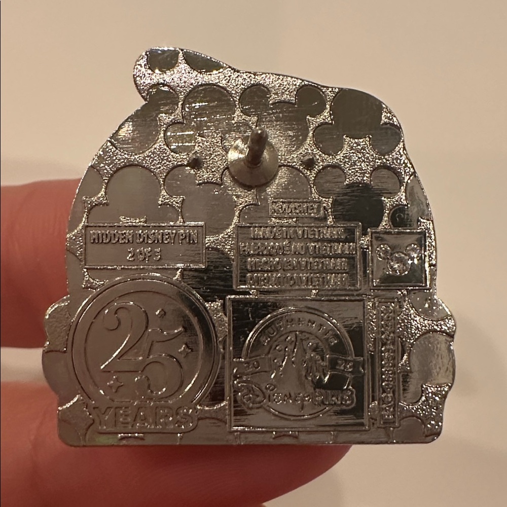 Dopey Hidden Disney pin from the 2025 Walt Disney World - Picture 2 of 2